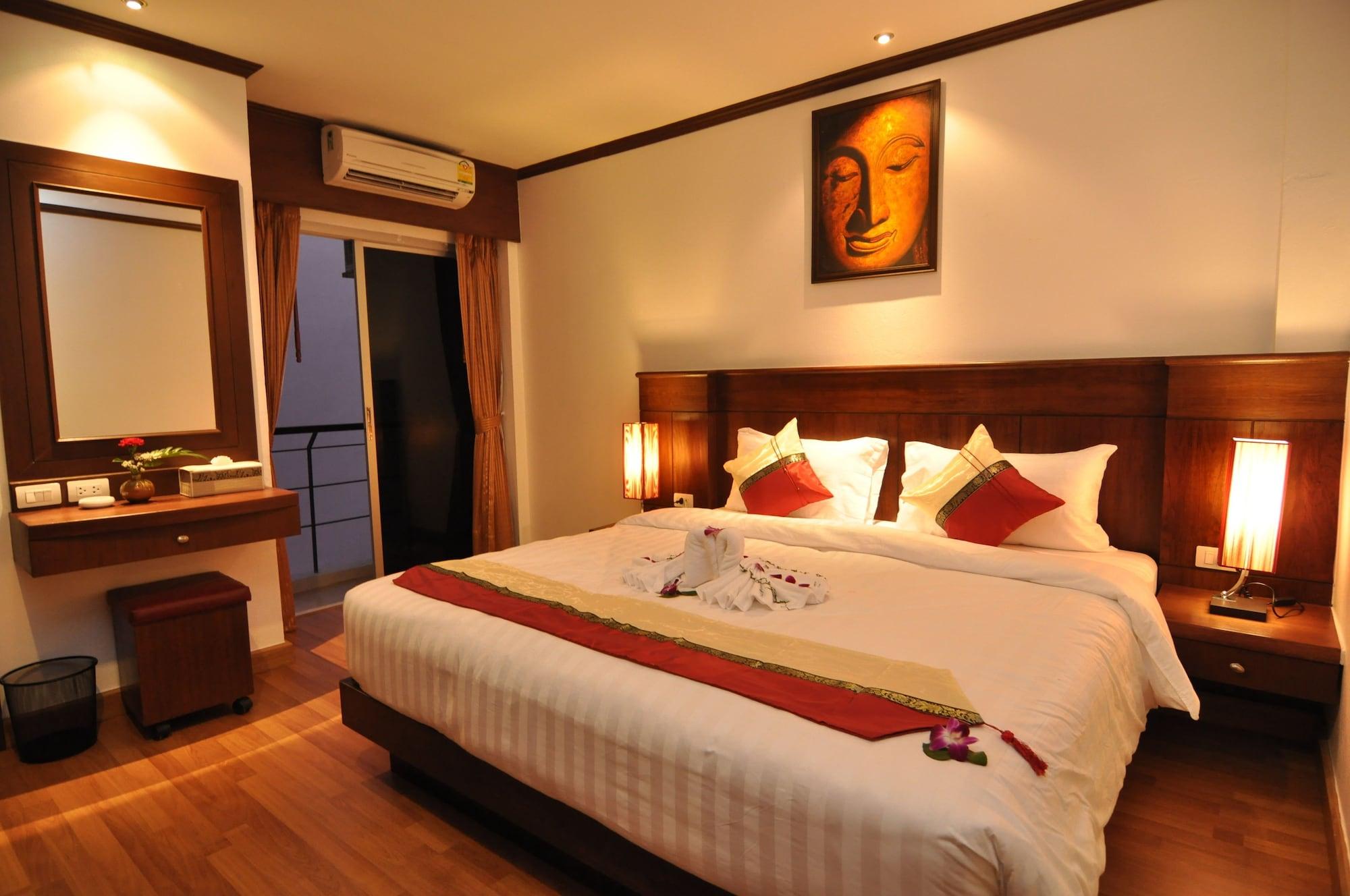 Hemingway'S Hotel Patong Exterior foto