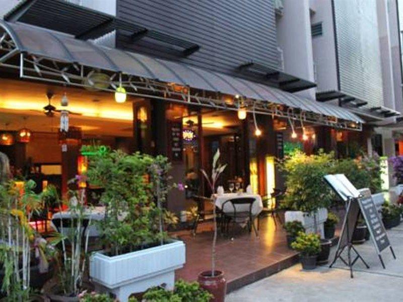 Hemingway'S Hotel Patong Exterior foto